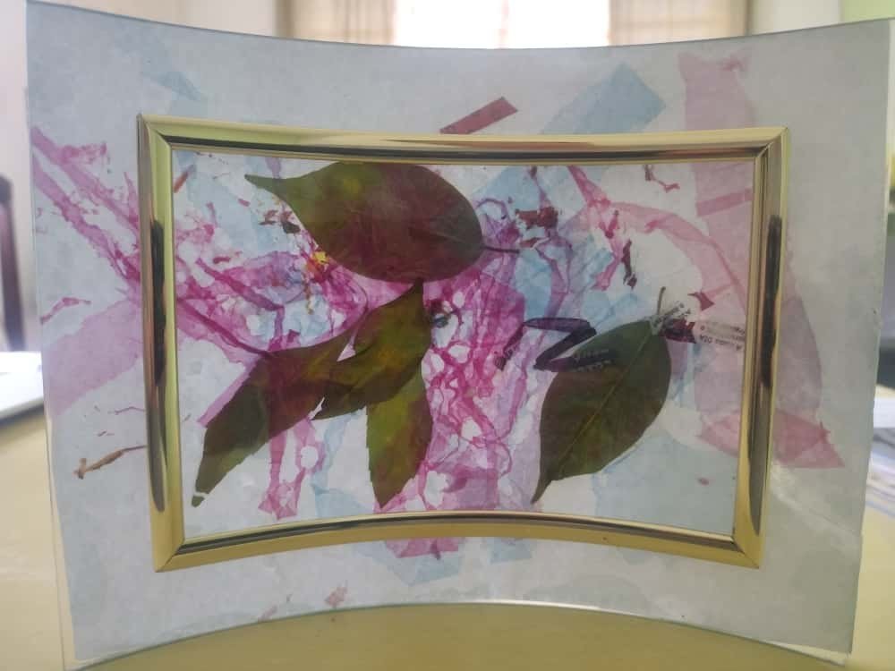 Produto solidário: Quadro de Vidro com detalhe Dourada